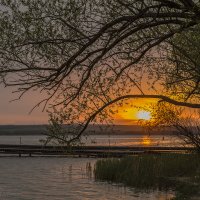 Апрельский вечер на водохранилище 2015 :: Юрий Клишин