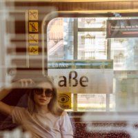 Девушка в метро :: Alexey Zakharov 