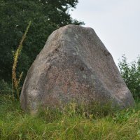 Камень в посёлке Камено :: Александр Сапунов