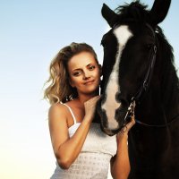 Портрет девушки с лошадью :: Alesya Baltynskaya