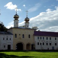 Святые ворота с церковью во имя Вознесения господня :: Сергей Кочнев