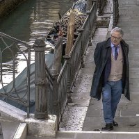 Venezia.Professore durante la passeggiata serale. :: Игорь Олегович Кравченко