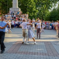 Субботний танец :: Николай Николенко