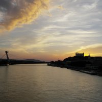 Закат солнца на Дунае :: Елена Валиуллина 