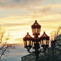 фонарь на площади Островского :: Елена 