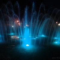 Один фонтан - шесть цветов. Голубой... :: Yuliya Soloviova Соловьева