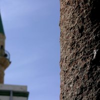 16.10.10 Акко, мечеть Аль-Джезара. Древняя колонна и минарет :: Борис Ржевский