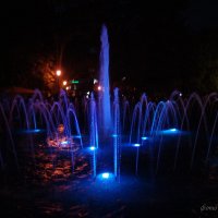 Один фонтан - шесть цветов. Синий... :: Yuliya Soloviova Соловьева