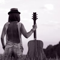 Выйду днем в поле с гитарой :: Оля Захарова