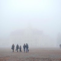 Город окутал туман :: Сергей Тарабара