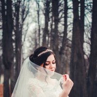 Невеста в осеннем парке :: Вероника Алатырева