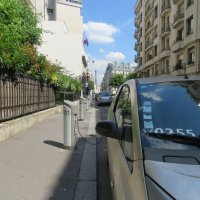 Зарядка электромобилей на улицах Парижа. :: ИРЭН@ .