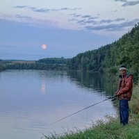 Рыбак на Сылве в полнолуние :: Алексей Сметкин