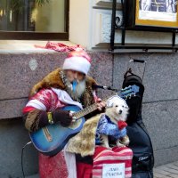 Дед Мороз и играет, и поёт ... :: Светлана Петошина
