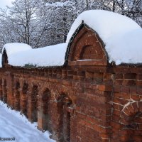 Каменная ограда храма первоверховных апостолов Петра и Павла. Коломна. :: Светлана Исаева