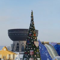 Главная елка Казани и ледовый городок открылись на площадке около Центра семьи «Казан» :: Наиля 
