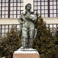 Памятник Валентине Гризодубовой :: Александр 