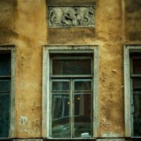 Окно дома на Средней Подьяческой :: Владимир Серебрянко
