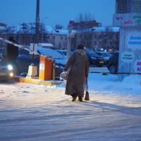 Человек в пальто. :: Ильсияр Шакирова
