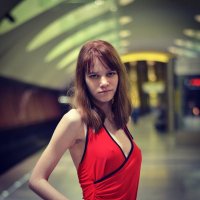 Девушка в метро :: Виктория Соболевская