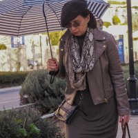 Женщина с зонтом :: Alla Shapochnik