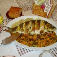 Карп запечённый в духовке с луком, морковью и грибами :: Надежд@ Шавенкова