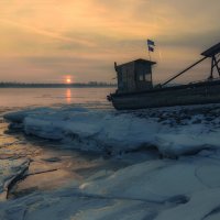 кораблик ждет весну :: Александр 