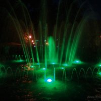 Один фонтан - шесть цветов. Зеленый... :: Yuliya Soloviova Соловьева