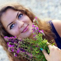 В обнимку с цветами :: Галия Бахтиярова