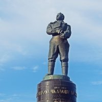 Памятник В.П. Чкалову :: Лариса 