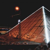 Пирамидальная ночь Симферополя... Pyramid night of Simferopol... :: Сергей Леонтьев