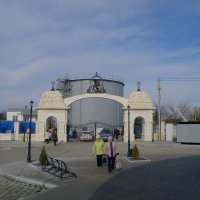 Вход в новый парк у монастыря :: Александр Рыжов