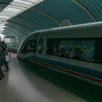 Скоростной поезд на магнитной подушке (Китай) :: Юрий Поляков