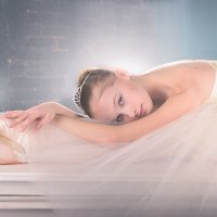 Юная балерина, пуанты, белая шопенка :: Ирина Абдуллаева