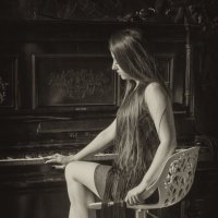 Девушка у пианино :: Ksenia Sun