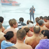 Зимние купания... :: Сергей Порфирьев