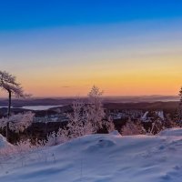Яркий солнечно-снежный свет :: Vladimbormotov 