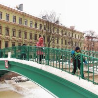 Скользкий мостик у Сенной :: Фотогруппа Весна