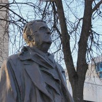 Памятник композитору Г.В. Свиридову установлен в 2005 г. :: Надежд@ Шавенкова