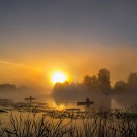 Рассвет на реке . Рыбаки. :: Наташа Баранова