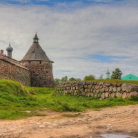 Северный крепостной ров и Корожная башня Соловецкой крепости :: Константин 