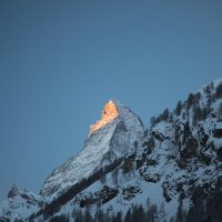 Маттернхорн на восходе под первыми бучами солнца, Швейцария, Церматт :: Andrey Vaganov