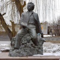 Армения. Гюмри . Памятник Ованесу Ширазу :: Galina Leskova