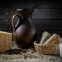 Кувшин и хлеб :: Алексей Мезенцев