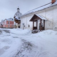 Дворик Введенского Владычного монастыря :: Константин 