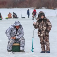 Сегодня мы,батя, поймаем  или опять ничего... :: Елена Верховская