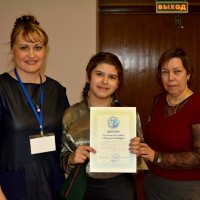Марьяна с полученным дипломом на конкурсе "Звездочки победы" :: aleks50 