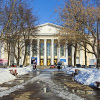 Весна в городе :: Галина Новинская