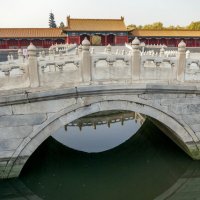 Один из 5-ти мостиков через внутренний канал в "Запретном Городе", Пекин :: Юрий Поляков