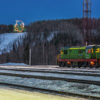 Ильич зорко наблюдает с горы Ветлосян за всеми, кто приезжает в Ухту поездом и уезжает!) :: Николай Зиновьев